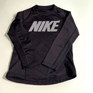 Nike Dri fit Size Medium Boys Top